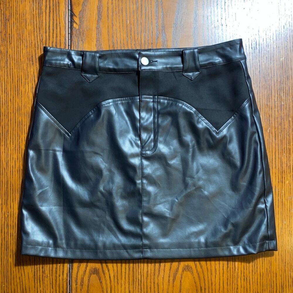Black Faux Leather Skirt Western Biker Cowgirl Sz 11 Cyberpunk Vegan Leather